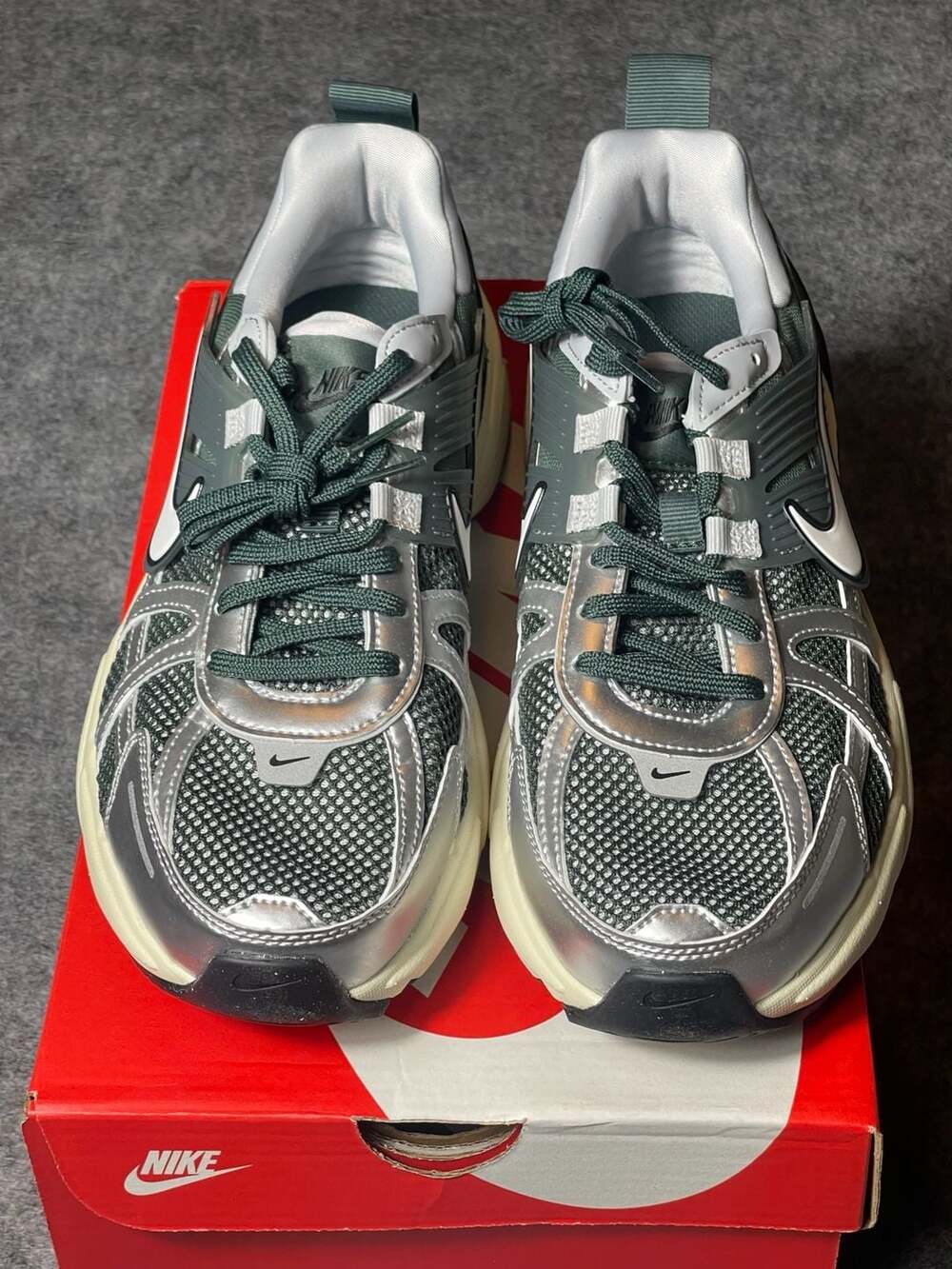 Nike V2K Run Vintage Green / Metallic Silver (HJ4497-300) - Picture 2 of 4